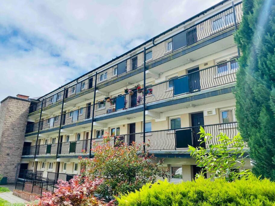 غلاسغو Chic Flat With Balcony Close To Merchant City المظهر الخارجي الصورة