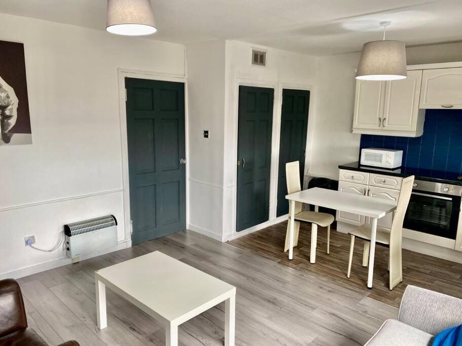 غلاسغو Chic Flat With Balcony Close To Merchant City المظهر الخارجي الصورة